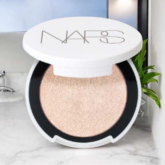 NARS Light Reflecting Powder - Picture 1 of 2